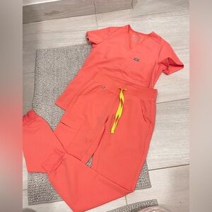 FIGS Scrub Set Catarina One-Pocket Top Technical Collection Zamora Jogger Pants